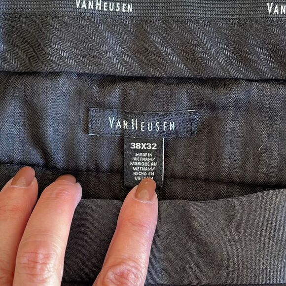 Mens Dress Pants. Van Heusen. Flat Front. Size  38x32 Charcoal Gray - Picture 4 of 8